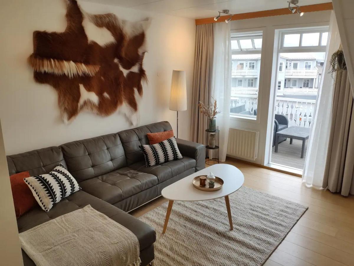 Apartment G10 *