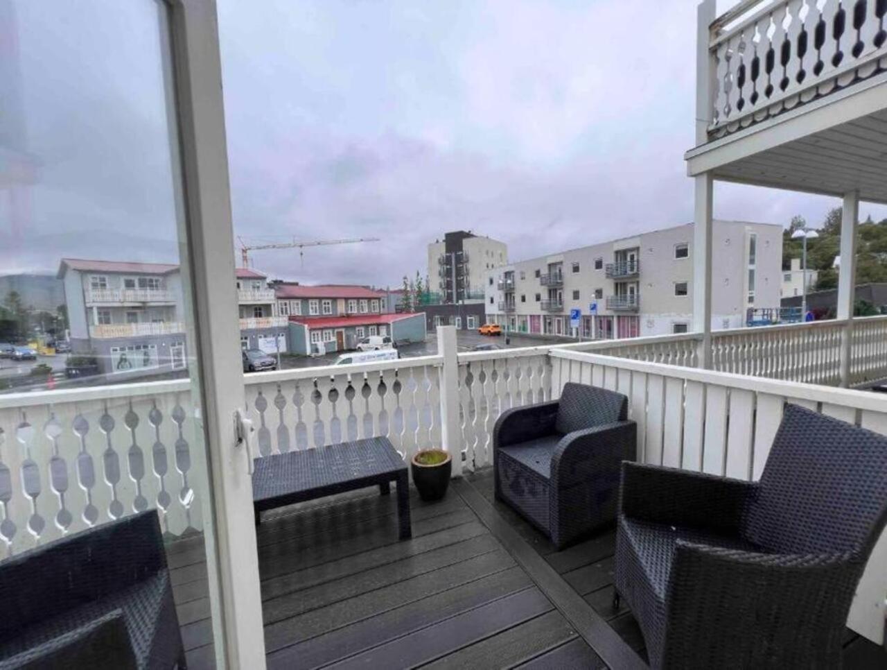 Apartment G10 *