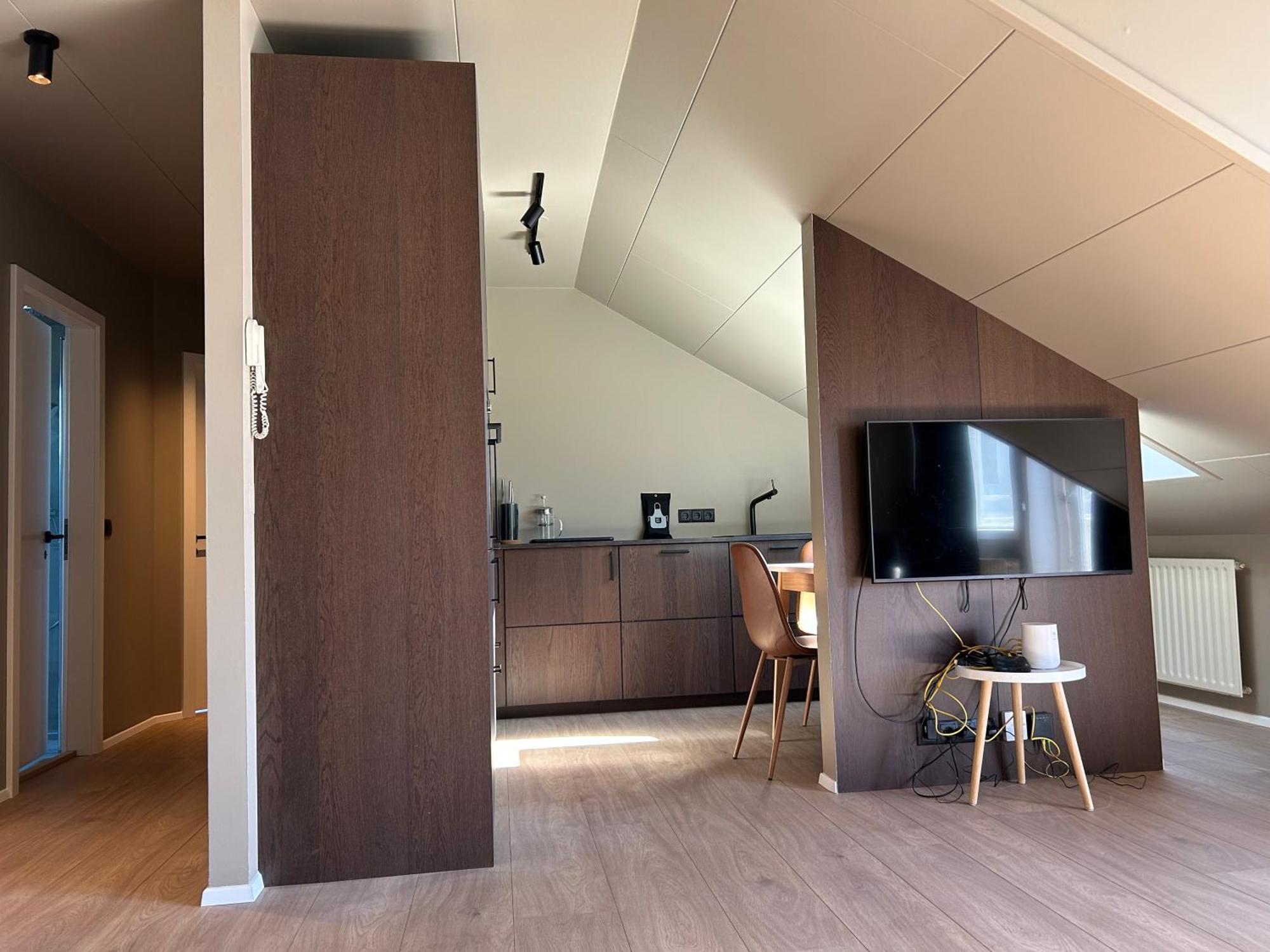 Apartment G10 *